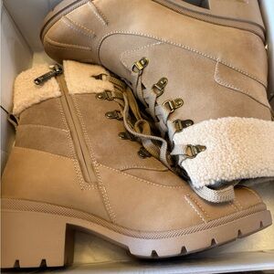NWT- Blondo Beige Waterproof Winter Boots - Style: Nevin Sand Nubuck